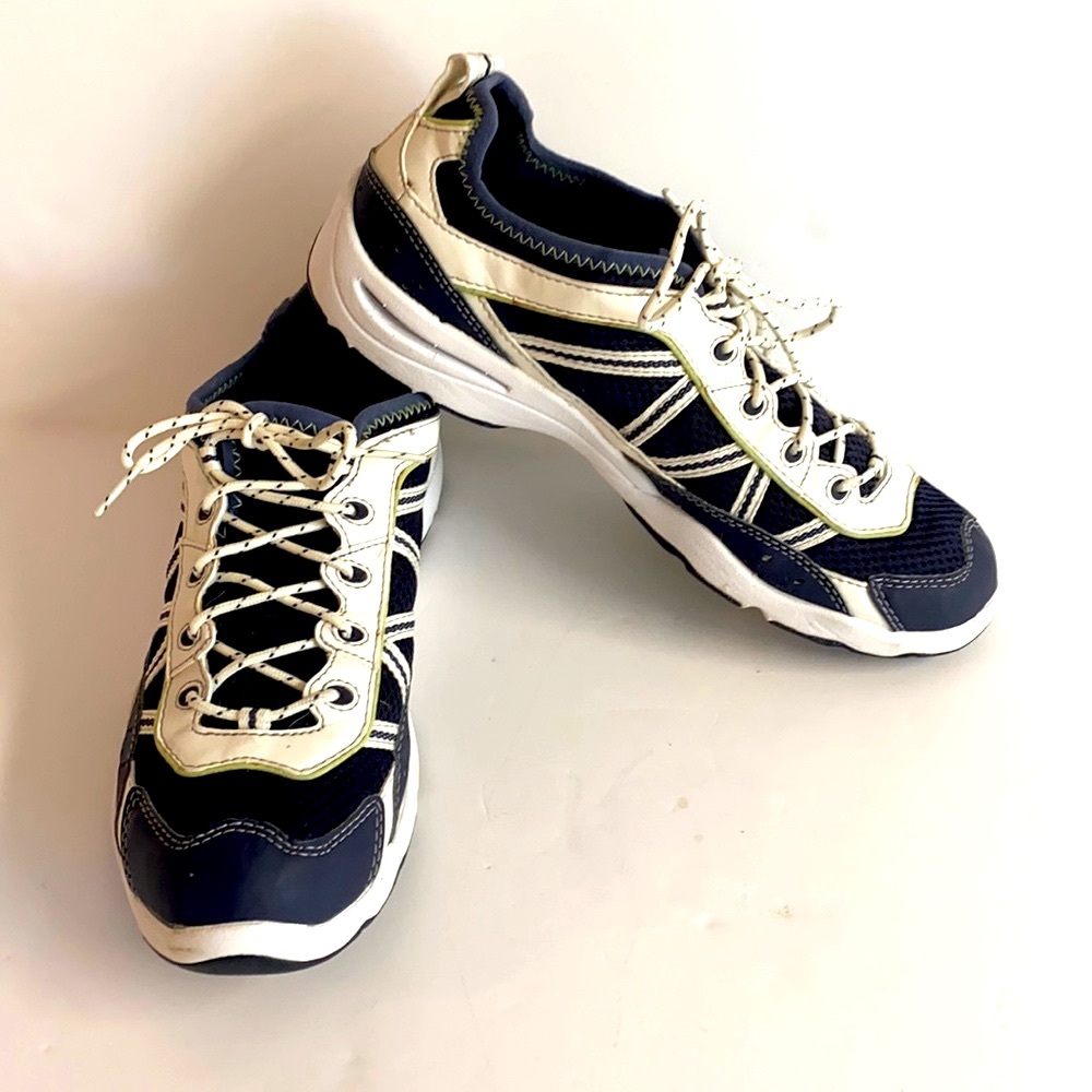 L.L.Bean-Water shoe in Navy blue and white.Athletic . Vacation . Travel Size 8.5
